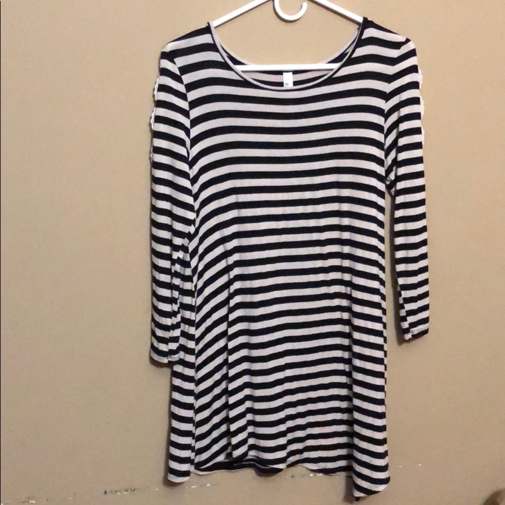 Emerald Black & White Stripe 3/4 Sleeve Lace
